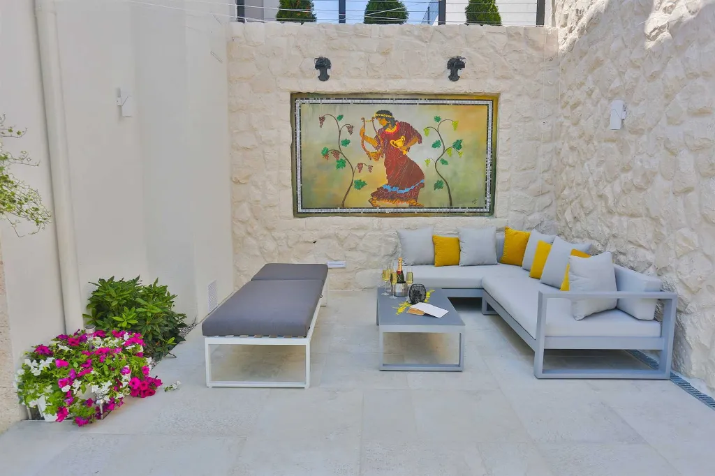 Modern Villa Retreat with Pool in Solin
