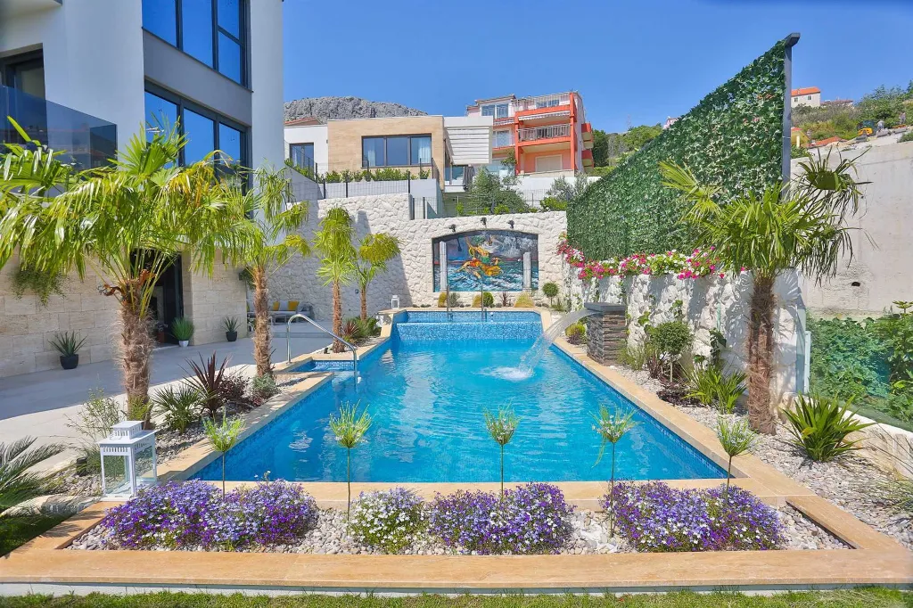 Modern Villa Retreat with Pool in Solin