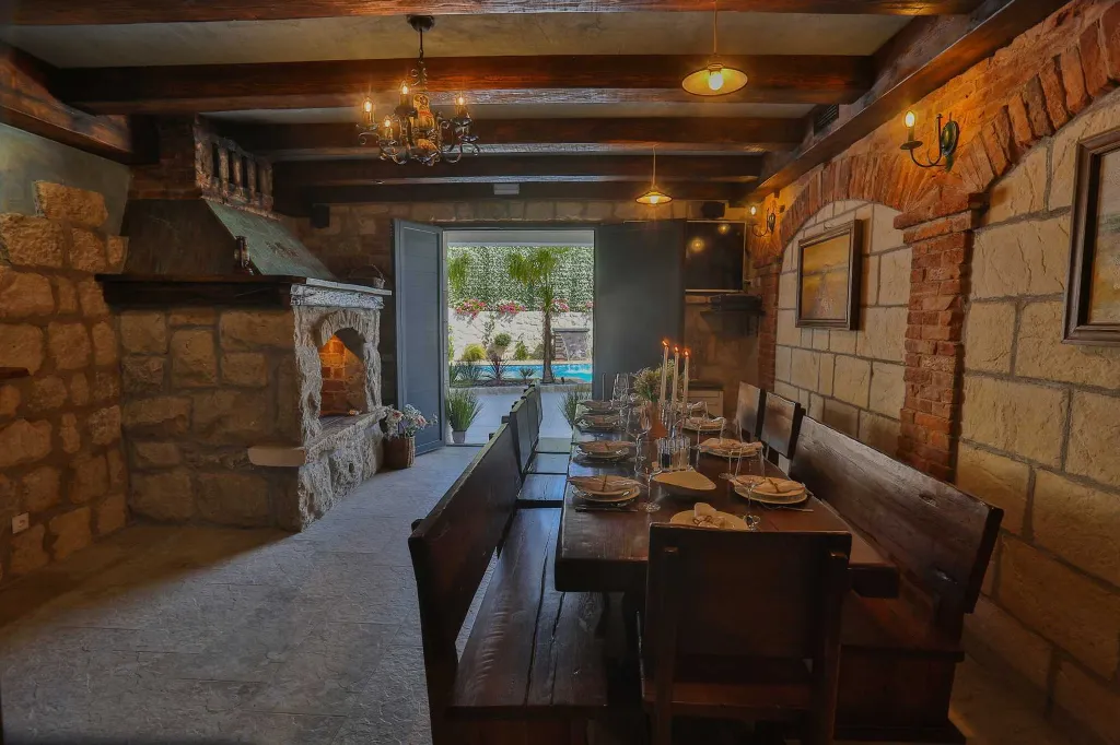 Modern Villa Retreat with Pool in Solin