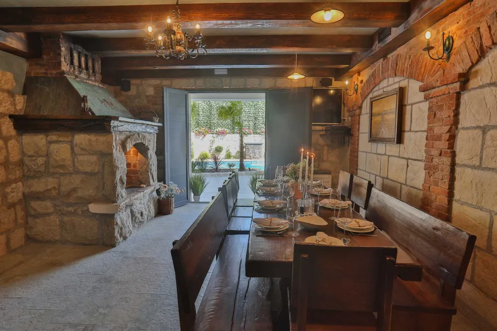 Modern Villa Retreat with Pool in Solin