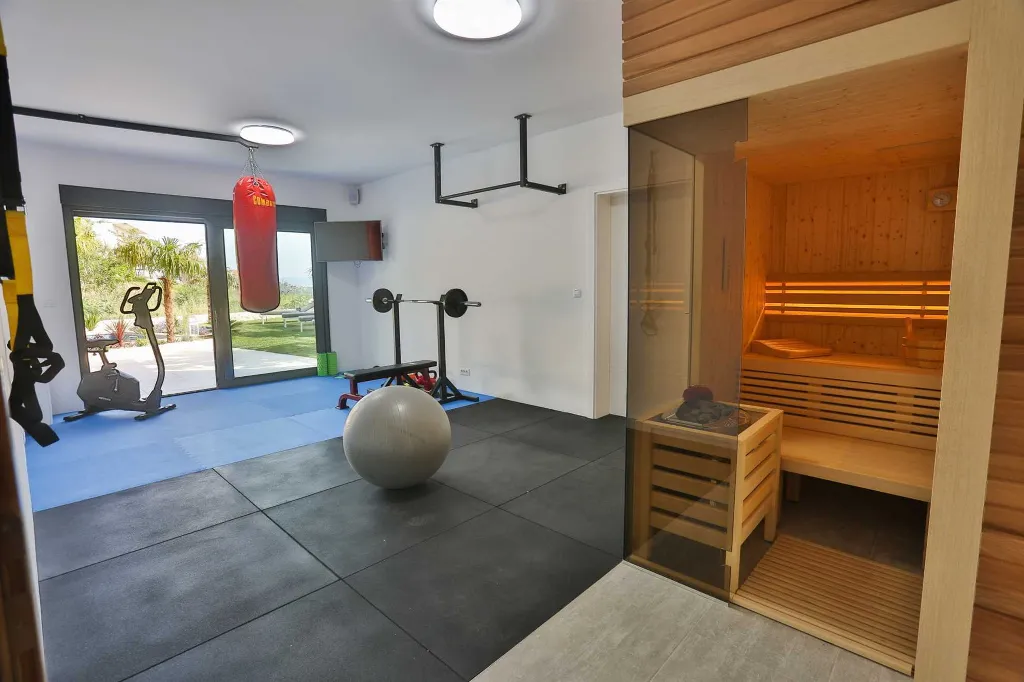 Modern Villa Retreat with Pool in Solin