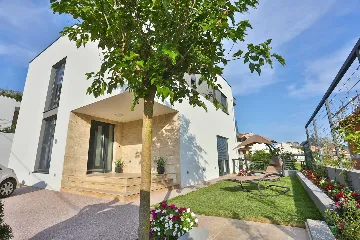 Modern Villa Retreat with Pool in Solin