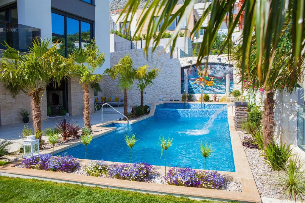 Modern Villa Retreat with Pool in Solin