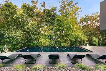 Modern Villa Retreat with Infinity Pool near Porec