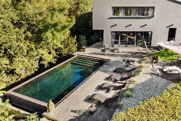 Modern Villa Retreat with Infinity Pool near Porec