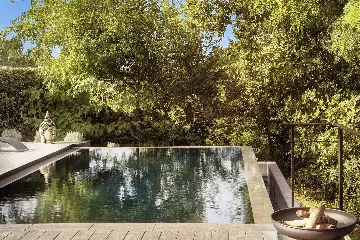 Modern Villa Retreat with Infinity Pool near Porec