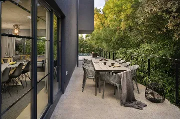 Modern Villa Retreat with Infinity Pool near Porec