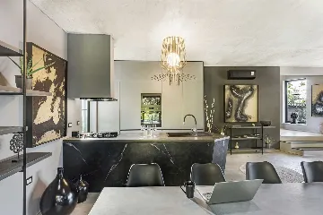 Modern Villa Retreat with Infinity Pool near Porec