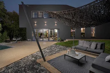 Modern Villa Retreat with Infinity Pool near Porec