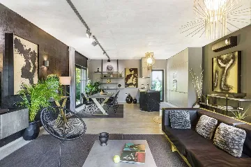 Modern Villa Retreat with Infinity Pool near Porec