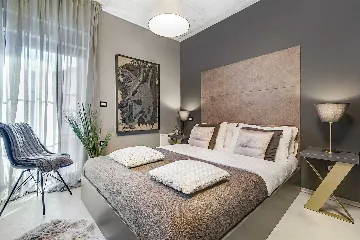 Modern Villa Retreat with Infinity Pool near Porec