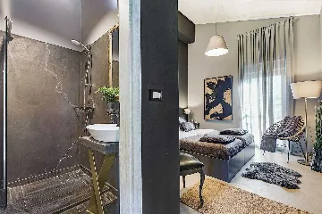 Modern Villa Retreat with Infinity Pool near Porec