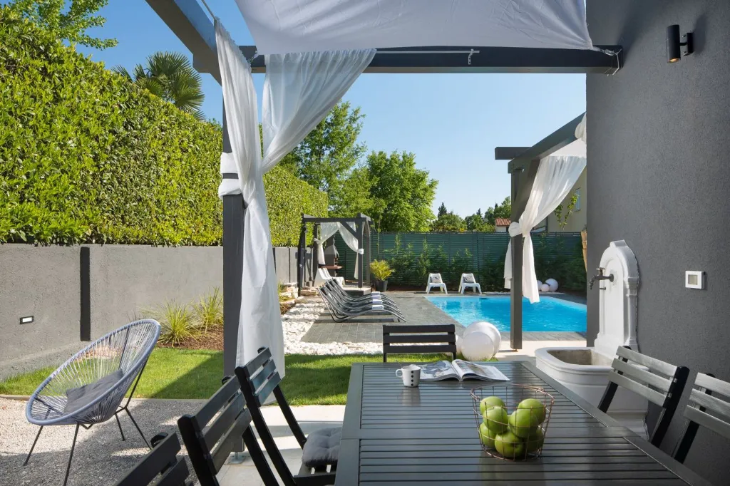 Family Villa with Pool in Poreč