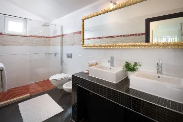 Family Villa with Pool in Poreč