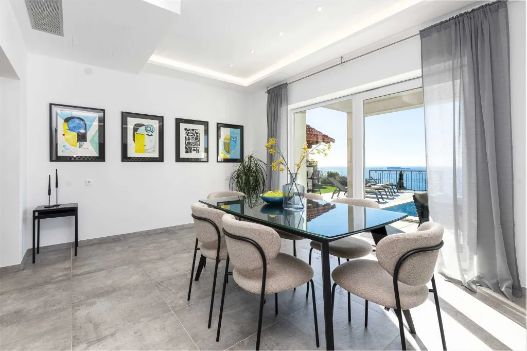 Modern Coastal Villa with Infinity Pool, Mlini