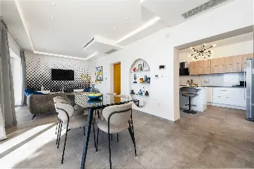 Modern Coastal Villa with Infinity Pool, Mlini