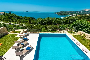 Modern Coastal Villa with Infinity Pool, Mlini