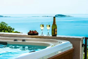 Modern Coastal Villa with Infinity Pool, Mlini