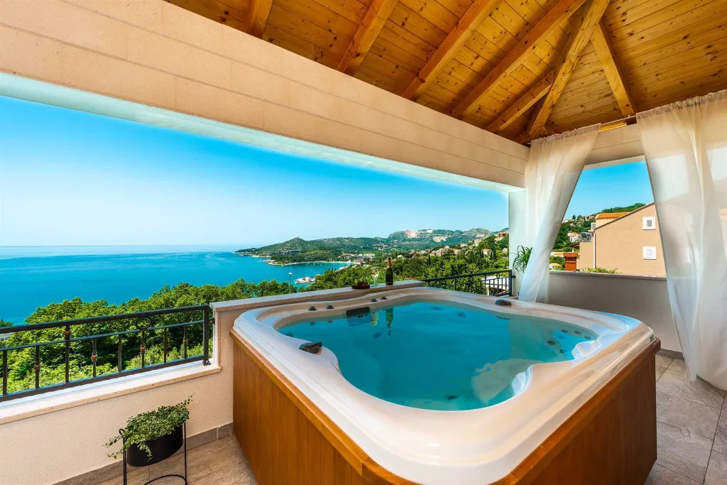 Modern Coastal Villa with Infinity Pool, Mlini