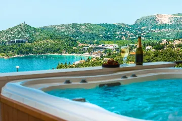 Modern Coastal Villa with Infinity Pool, Mlini