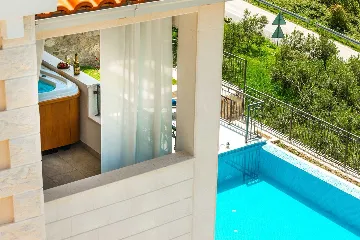 Modern Coastal Villa with Infinity Pool, Mlini