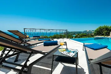 Modern Coastal Villa with Infinity Pool, Mlini