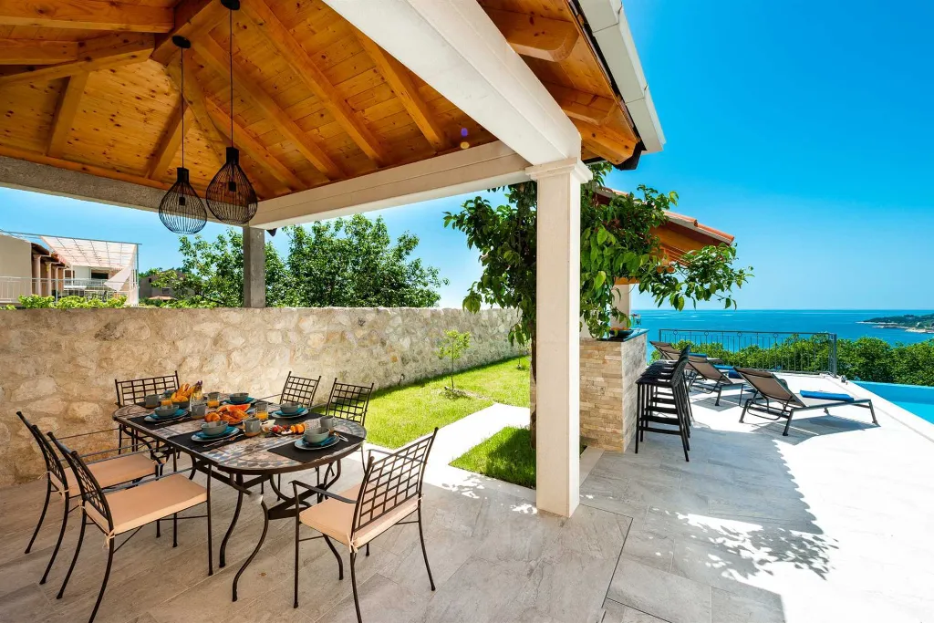 Modern Coastal Villa with Infinity Pool, Mlini