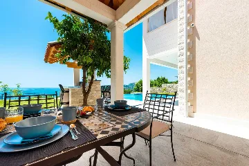 Modern Coastal Villa with Infinity Pool, Mlini