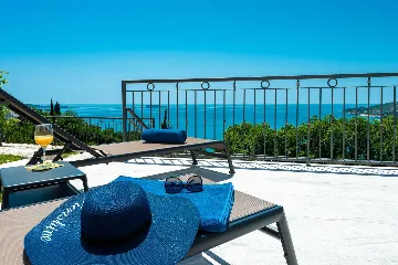 Modern Coastal Villa with Infinity Pool, Mlini