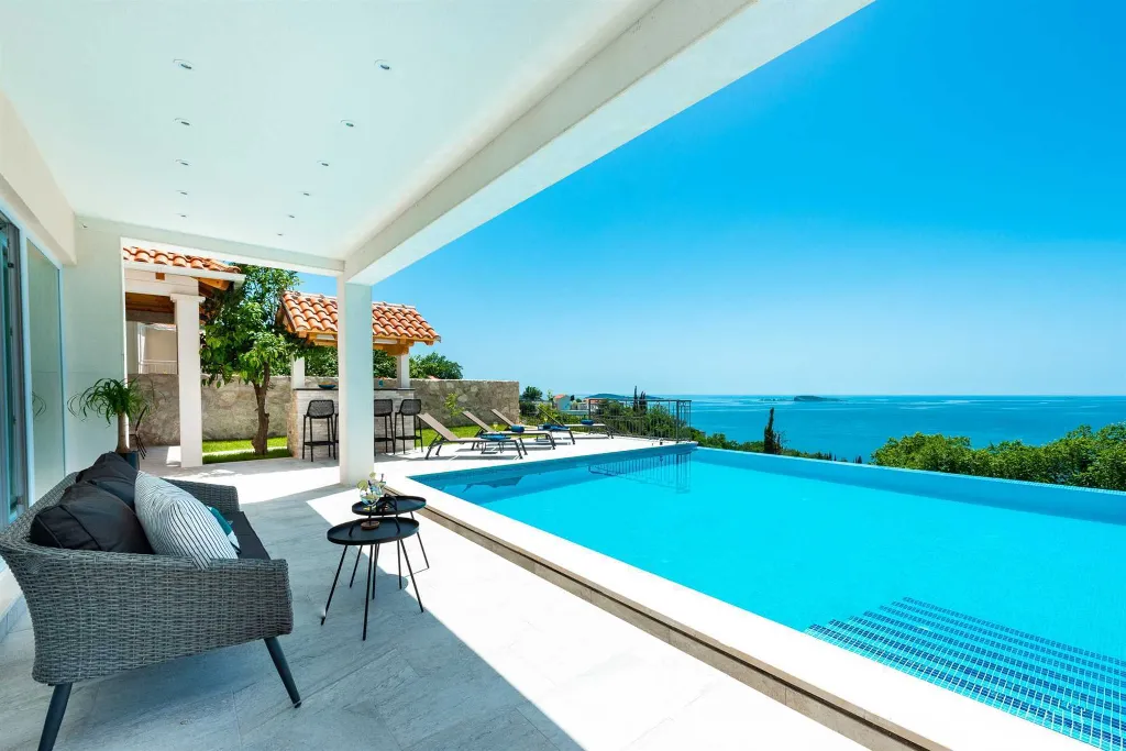 Modern Coastal Villa with Infinity Pool, Mlini