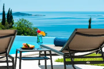 Modern Coastal Villa with Infinity Pool, Mlini