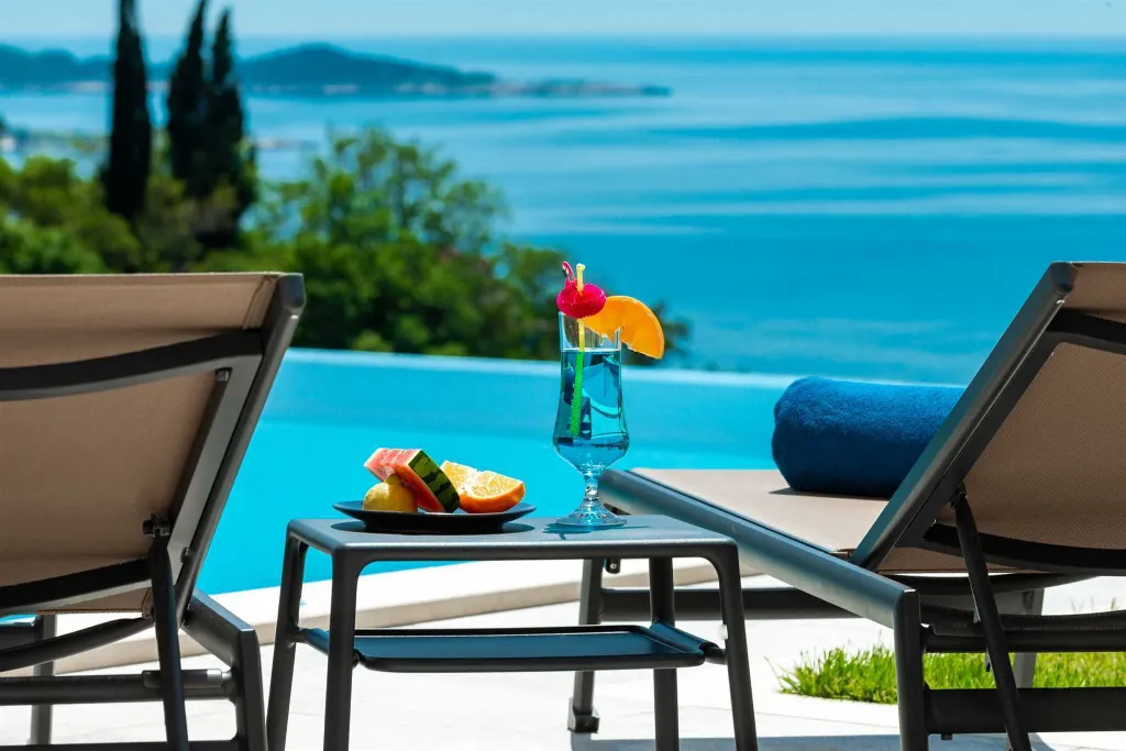 Modern Coastal Villa with Infinity Pool, Mlini