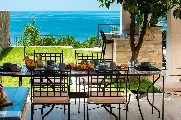 Modern Coastal Villa with Infinity Pool, Mlini