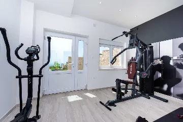 Modern Coastal Villa with Infinity Pool, Mlini