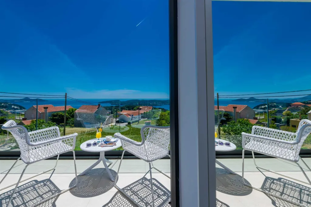 Modern Villa with Pool and Sea Views in Dubrovnik