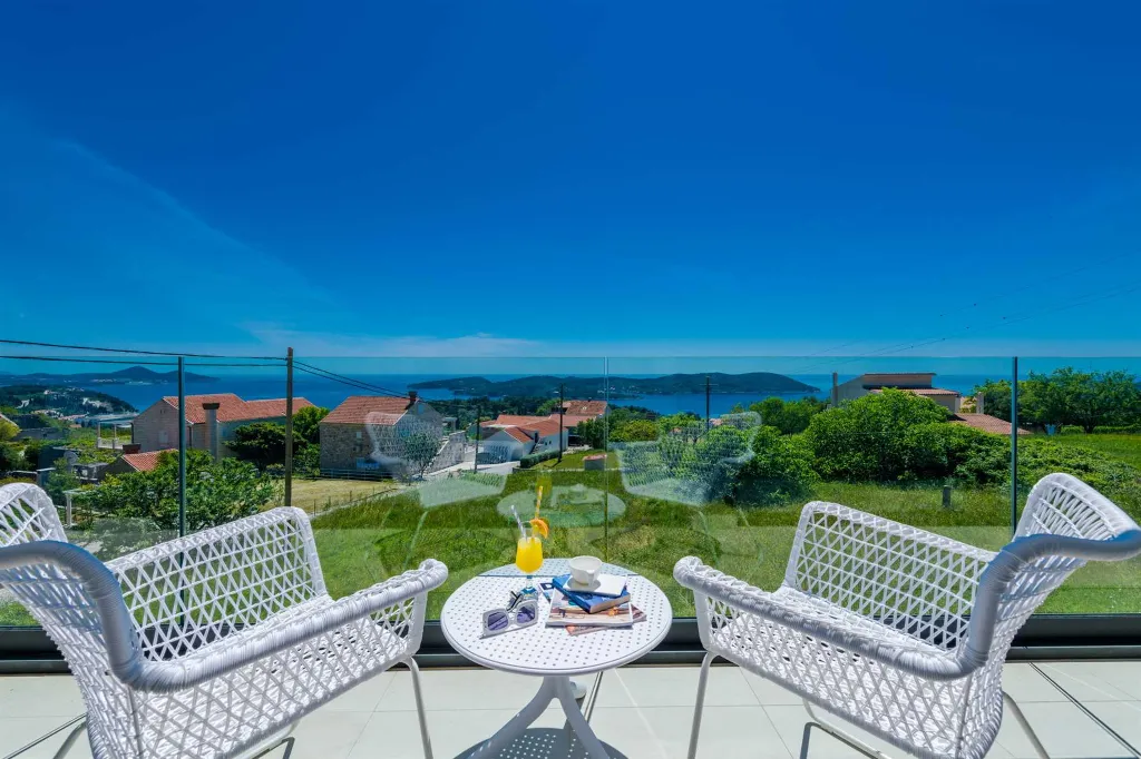 Modern Villa with Pool and Sea Views in Dubrovnik