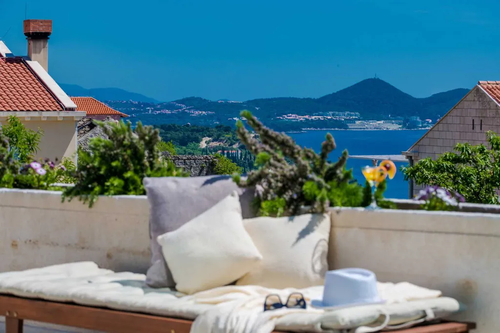 Modern Villa with Pool and Sea Views in Dubrovnik
