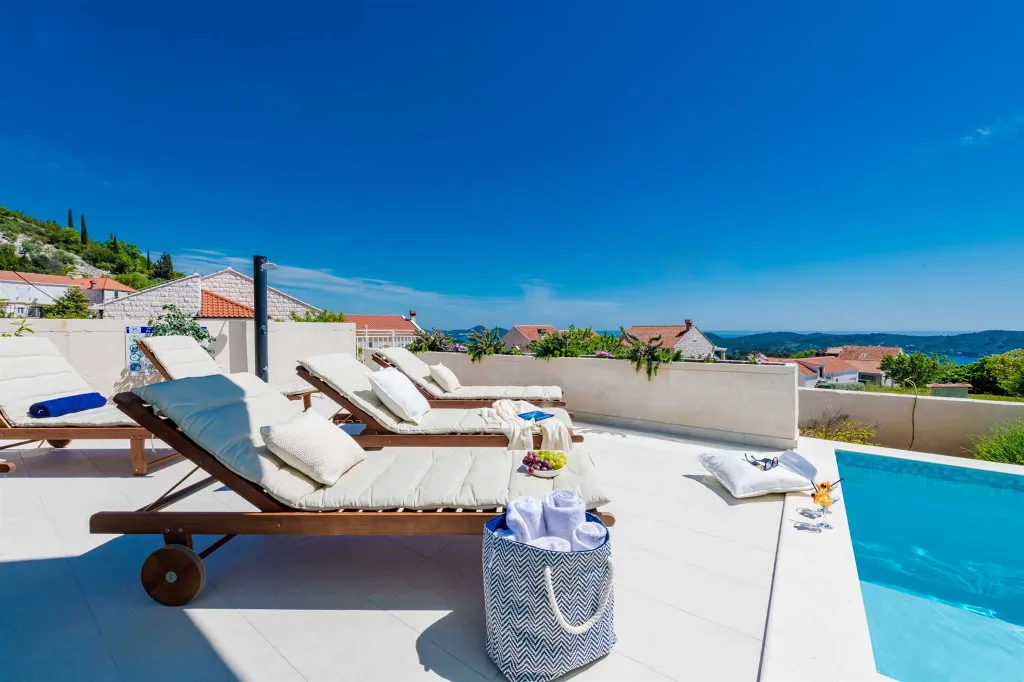 Modern Villa with Pool and Sea Views in Dubrovnik