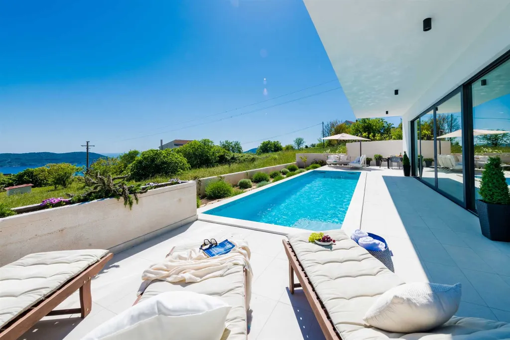 Modern Villa with Pool and Sea Views in Dubrovnik