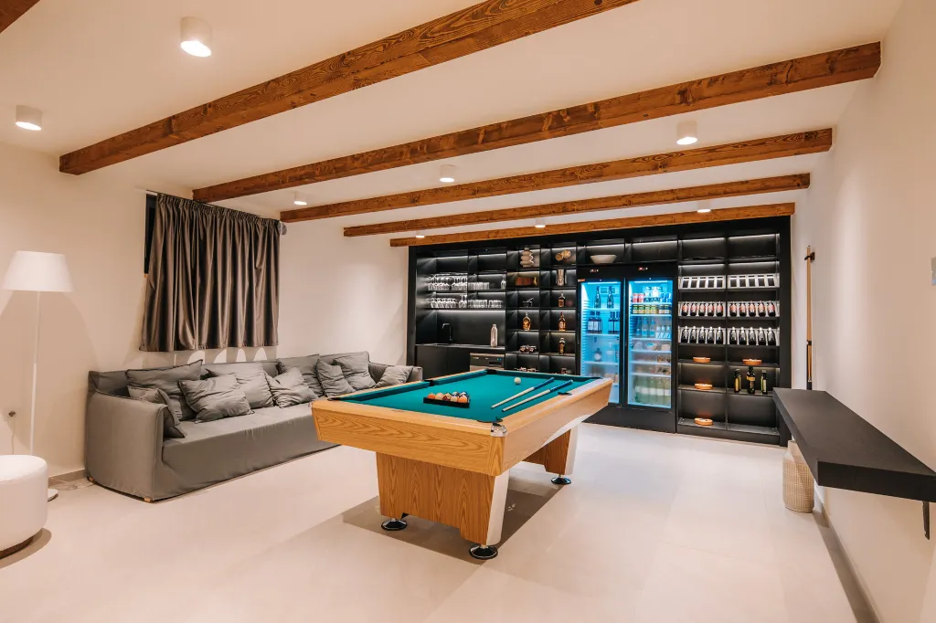 Contemporary Seaside Villa with Pool in Novalja