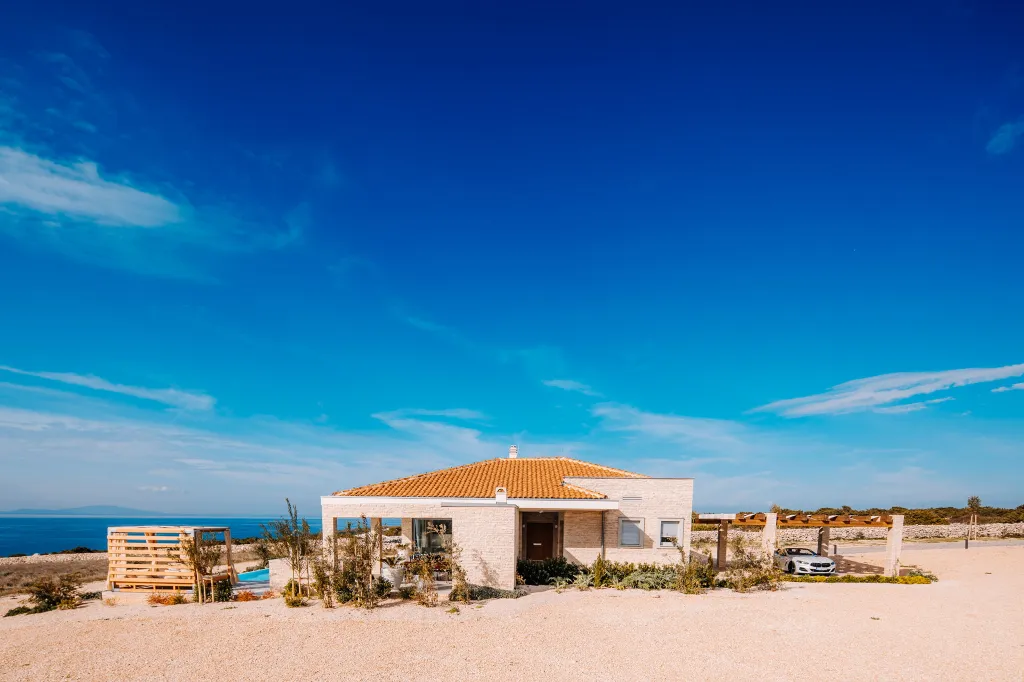 Modern Villa with Pool and Terrace, Novalja