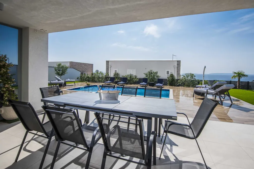 Modern Family Villa with Pool in Novalja