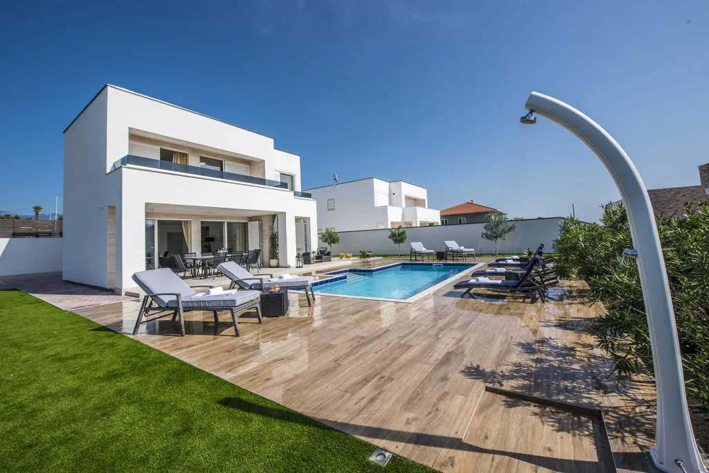 Modern Family Villa with Pool in Novalja