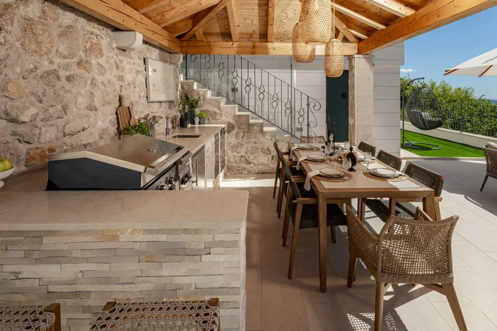 Modern Family Villa with Pool in Mlini