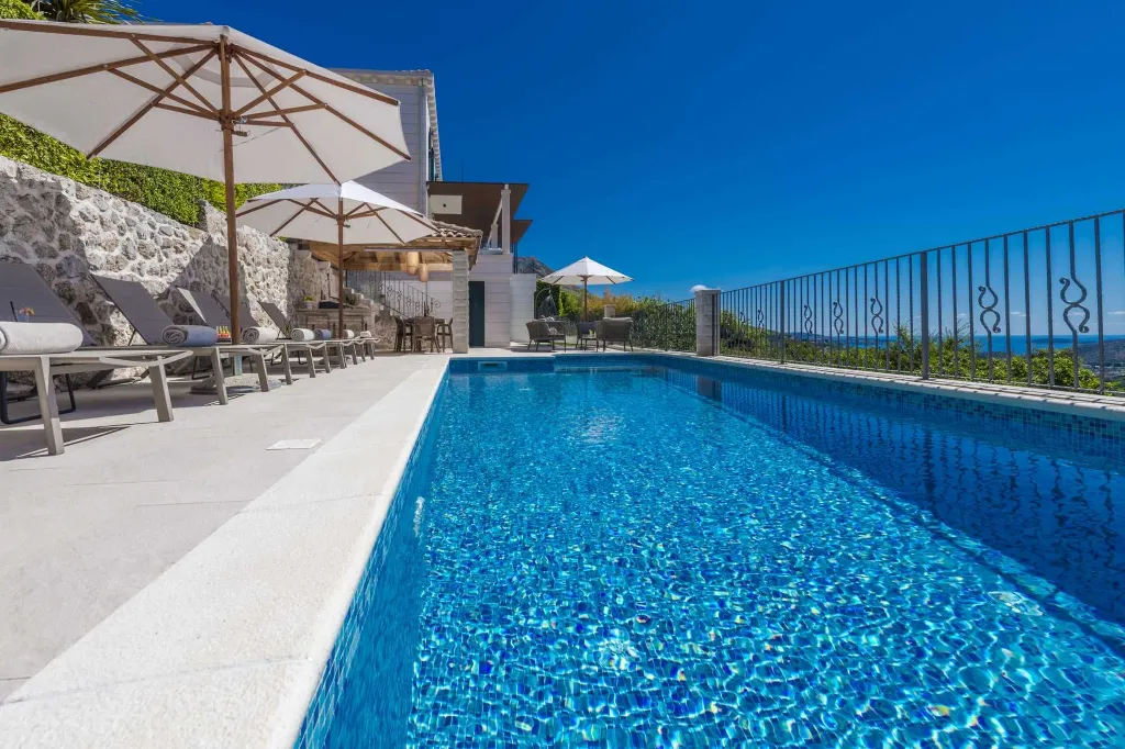 Modern Family Villa with Pool in Mlini