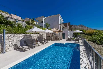 Modern Family Villa with Pool in Mlini