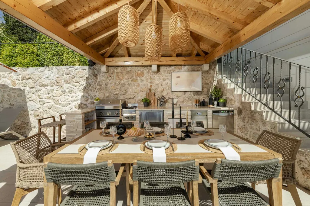 Modern Family Villa with Pool in Mlini
