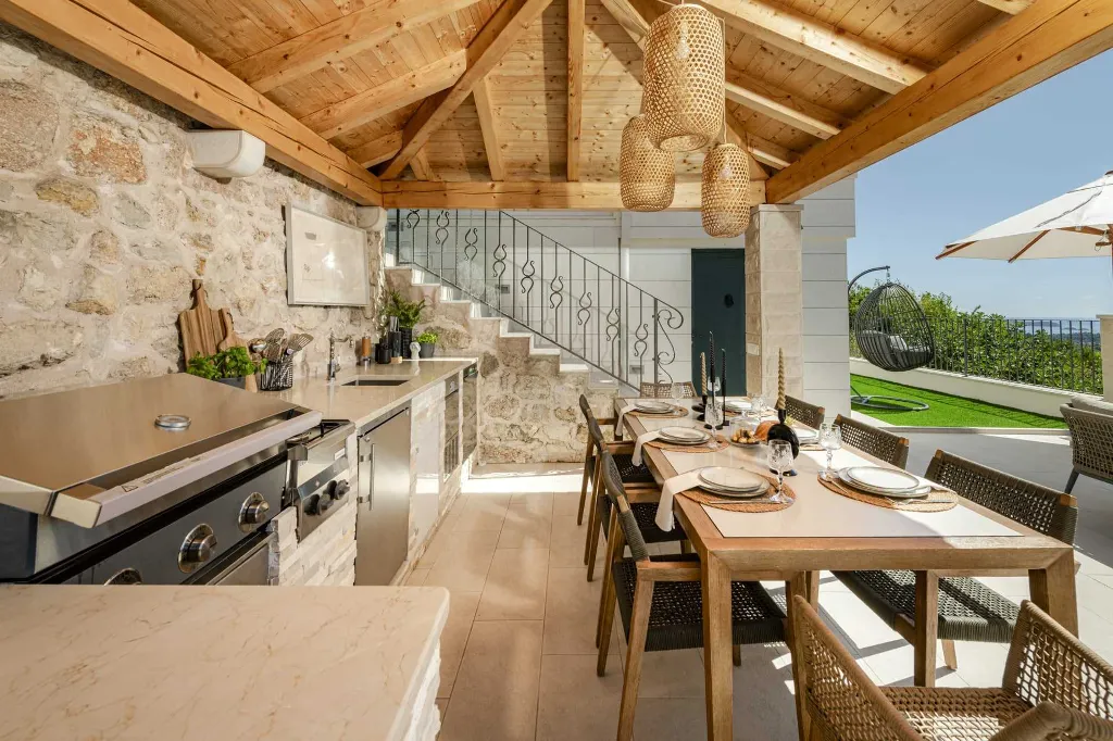Modern Family Villa with Pool in Mlini