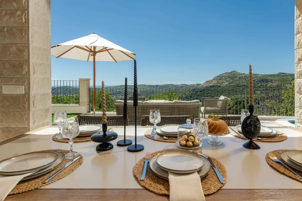 Modern Family Villa with Pool in Mlini