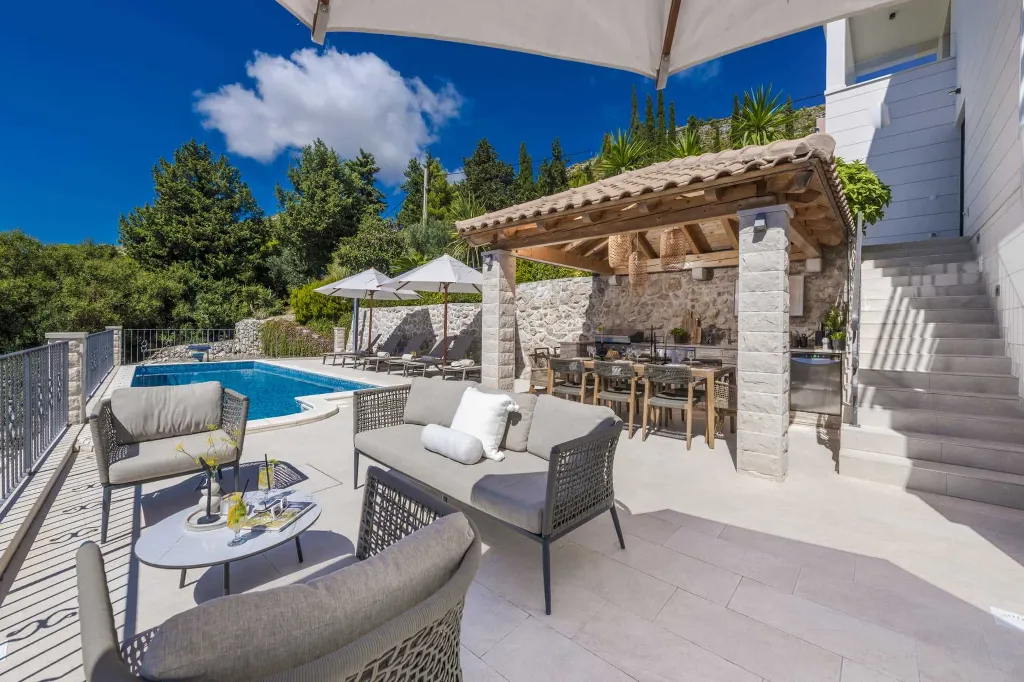 Modern Family Villa with Pool in Mlini